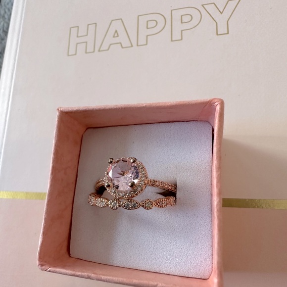 NWT Beautiful Champagne Pink and Rose Gold ring set - Picture 3 of 4